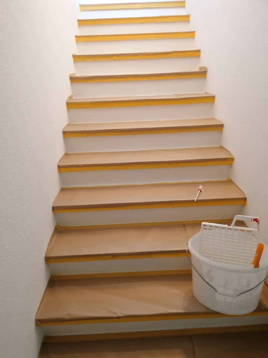 Escalier intérieur, murs et cage