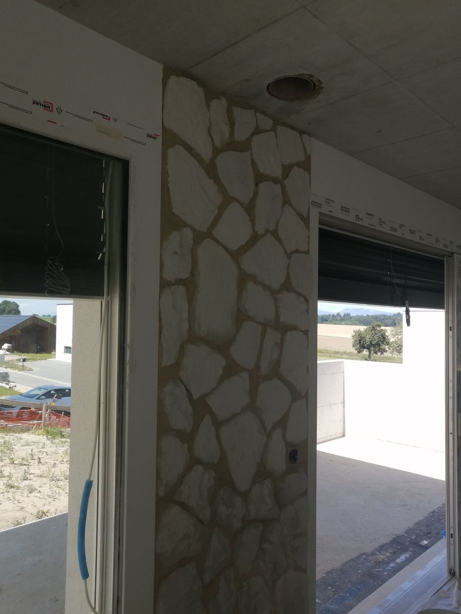 Ouverture de façade, encadrement peint
