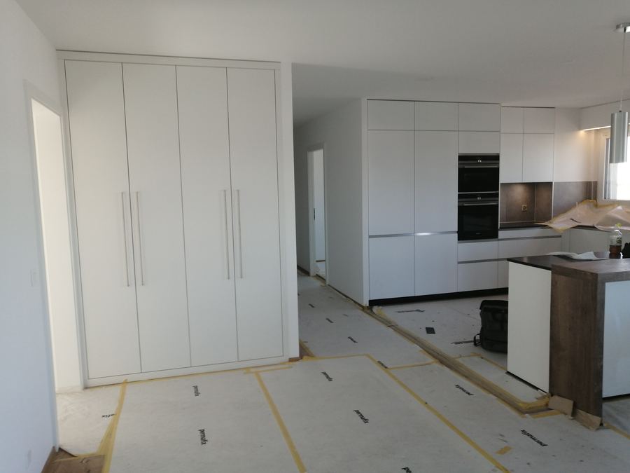 Cuisine et armoires, finition mate