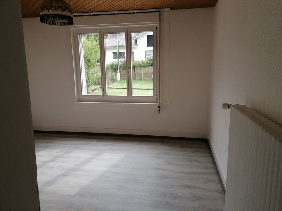 Chambre rénovée, teinte chaude