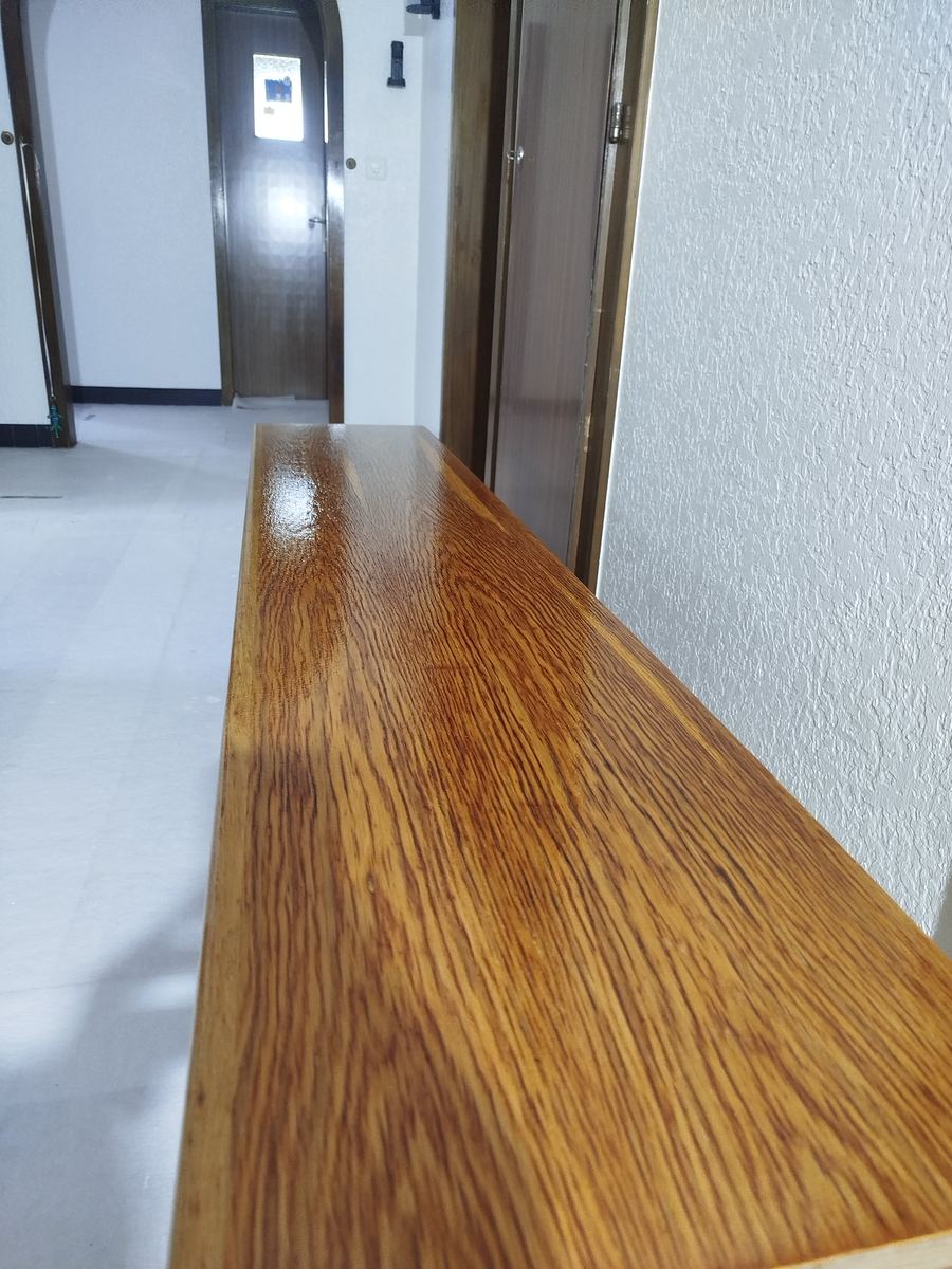 Boiserie vernie, finition satinée